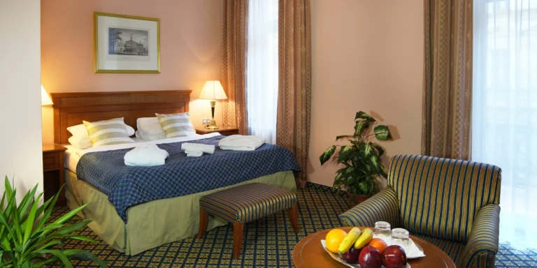 Odpočinek v Karlových Varech: lázeňský hotel se snídaní či polopenzí, procedurami a saunou