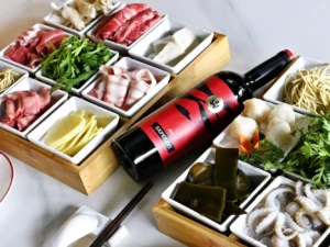 Uvařte si sami: masový talíř nebo mořské plody v autentické hotpot restauraci Nali