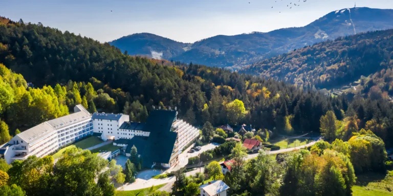 Rodinná dovolená v polských Beskydech: horský hotel s jídlem, wellness a animacemi pro děti