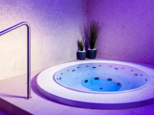 Relax ve vířivce i sauně: privátní wellness pro dva v penzionu s výhledem na Čertovy skály