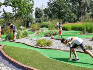 Adventure golf: spousta zábavy na čerstvém vzduchu pro dospělé, děti i celé rodiny
