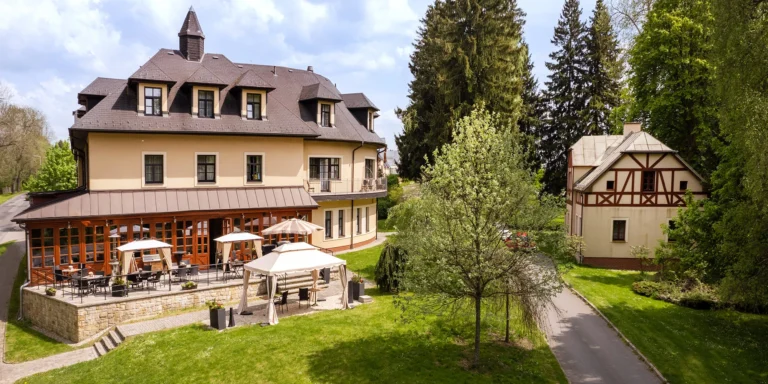 4* hotel v klidné části Mariánských Lázní: snídaně i balíčky s wellness a procedurami