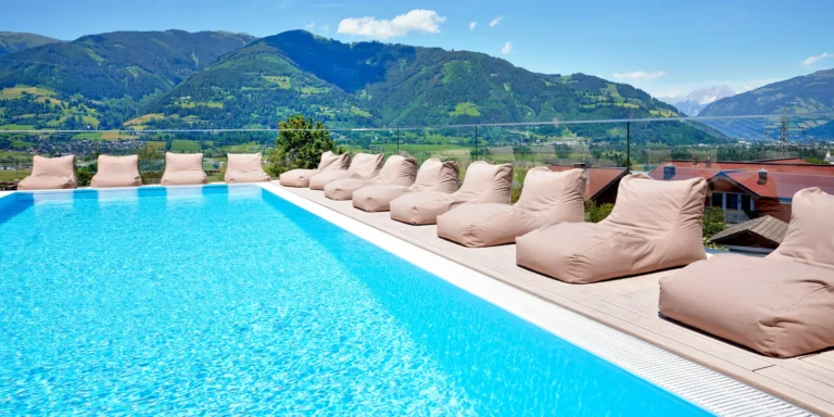 Pobyt ve 4* hotelu v rakouském Kaprunu: polopenze, wellness, střešní infinity bazén a karta výhod