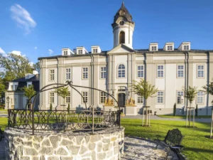 Romantika na zámečku: snídaně nebo pobyt s večeří, láhví sektu i vstupem do sauny a vířivky