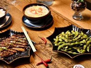 Degustační cesta po Asii i s vínem pro 2 nebo 4 osoby: kachna, úhoř, miso s lososem, dezert