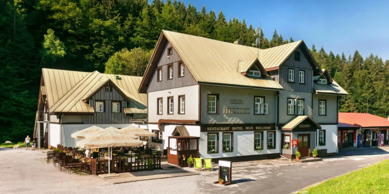 Až 8 dní pohody v centru Špindlu: snídaně nebo polopenze i sauna