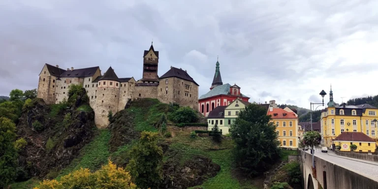 Dovolená v podhradí: pobyt se snídaní u hradu Loket, vstup do dvou muzeí v ceně