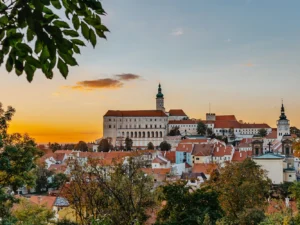 Dovolená na Moravě pro pár: penzion v Mikulově, degustace a košík s dobrotami
