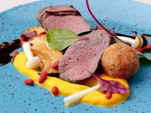 Relax v 5* hotelu na Malé Straně pro dva: privátní lázně a tříchodové menu s vínem