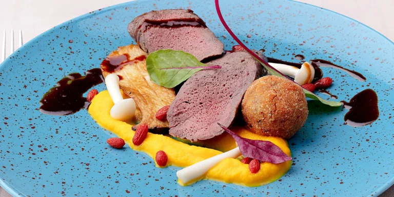 Relax v 5* hotelu na Malé Straně pro dva: privátní lázně a tříchodové menu s vínem