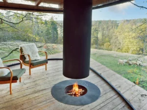 Romantika s výhledem na ovčí pastvu: treehouse s krásným krbem jen pro vás dva