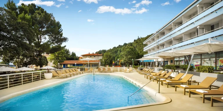 Hotel na Istrii u pláže: strava a točené nápoje u večeře, neomezený wellness, 2 děti do 13,9 let zdarma