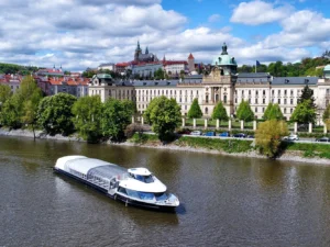 Velká vyhlídková plavba Prahou: 2 hodiny na palubě lodi pro dospělé i děti