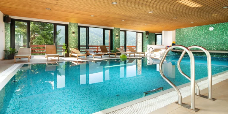 Wellness ve Špindlu se snídaní či polopenzí, neomezený vstup do bazénu a saunového světa