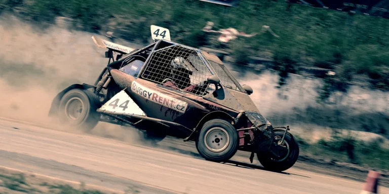 Až 20 okruhů v závodní buggy Kartcross s 1 kolem navíc na profi republikových tratích
