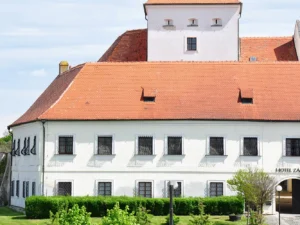 Pobyt v království vína: 1–3 noci na zámku Čejkovice s polopenzí a prohlídkou zámku