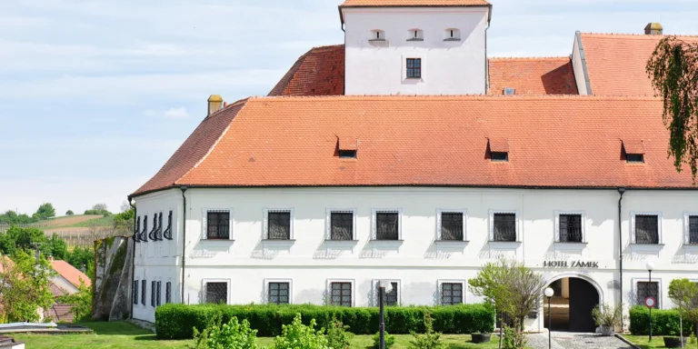 Pobyt v království vína: 1–3 noci na zámku Čejkovice s polopenzí a prohlídkou zámku