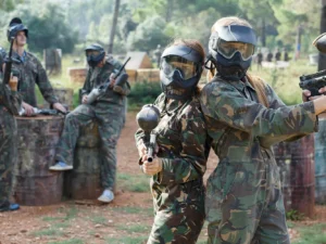 Vstup na paintballové hřiště na neomezenou dobu a zapůjčení zbraně i vybavení
