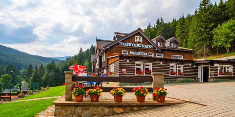 Relaxační pobyt ve vyhlášeném hotelu Bouda Máma s wellness, polopenzí a aktivitami