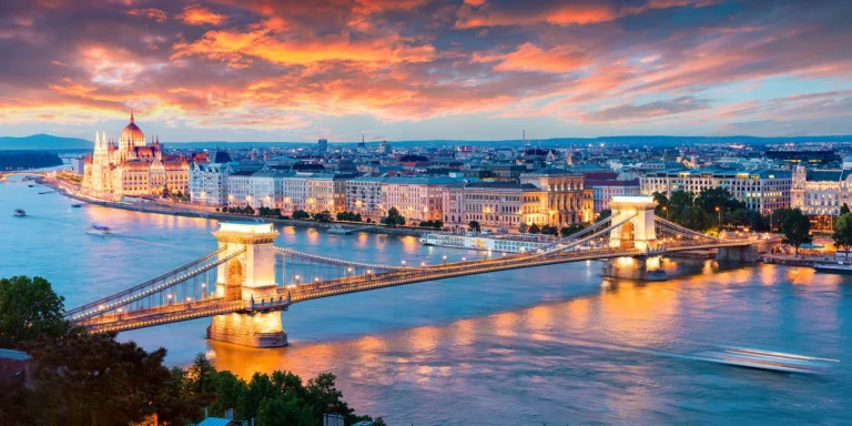 Dovolená v Budapešti: příjemný pobyt se snídaní v hotelu blízko centra
