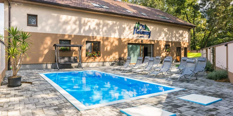 Dovolená v Lednici: penzion v parku, snídaně a bazén i balíčky s privátním wellness