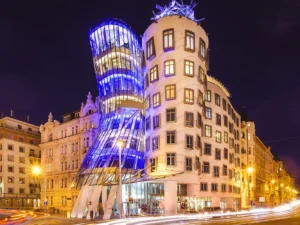 Pobyt v hotelu v Tančícím domě s krásným výhledem vč. snídaně i menu od Ondřeje Slaniny