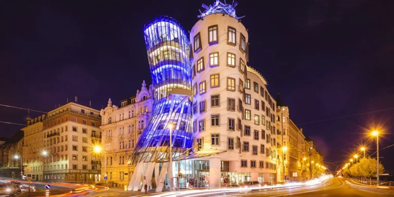 Pobyt v hotelu v Tančícím domě s krásným výhledem vč. snídaně i menu od Ondřeje Slaniny