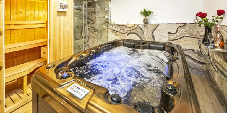 Relax v Harrachově: pokoj nebo apartmán s privátní vířivkou i saunou a snídaní