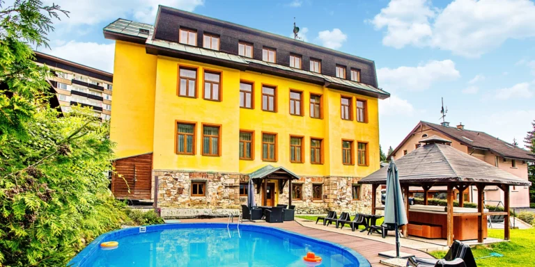 Aktivní dovolená v Krkonoších: rodinný penzion se snídaní či polopenzí, wellness, sleva na sporty