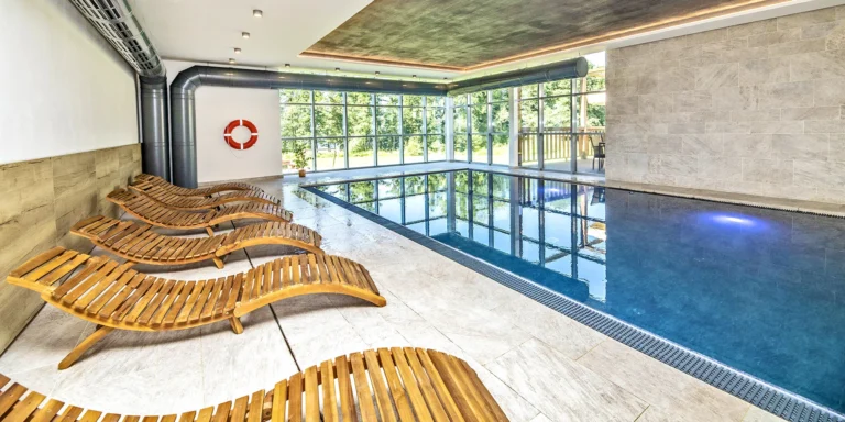 Wellness pobyt v resortu přímo u Lipna: polopenze, sauna a bazén i další bonusy