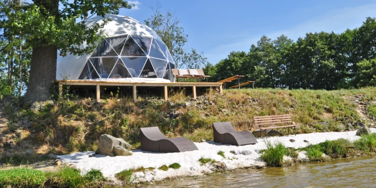 Sunset Igloo: vymazlené iglú u Prachovských skal, relax ve wellness i možnost snídaňového koše