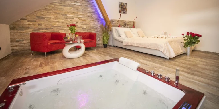 Romantický pobyt v Dobříši: apartmá s vířivkou i saunou a snídaně do postele