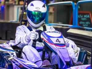 Otevřený voucher na 700 či 1 750 Kč na jízdy v motokárách v CMKarting