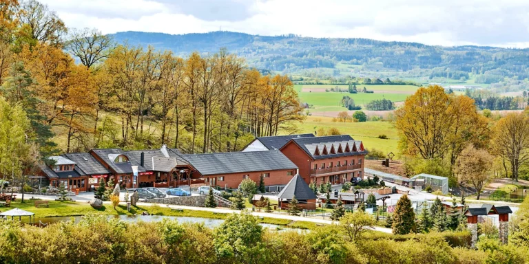 Pobyt ve středních Čechách: možnost stravy, rybaření i minizoo