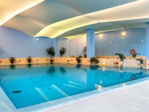 Moderní hotel s výhledem na Slezské Beskydy: jídlo a neomezený vstup do wellness