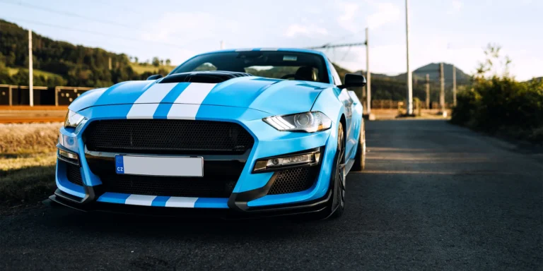 Až 6 kol v BMW, Fordu, Toyotě nebo Porsche na závodním okruhu