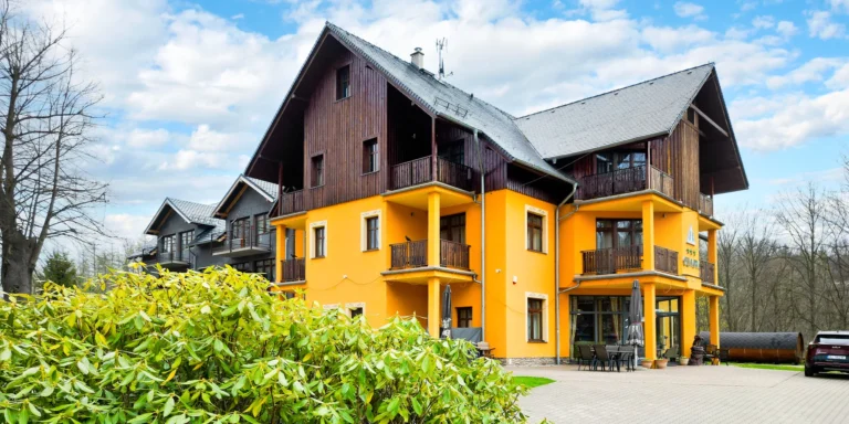 Pobyt v polských Krkonoších: možnost wellness, solné jeskyně, snídaní i polopenze