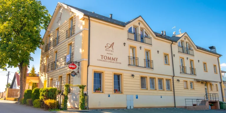 Pobyt nedaleko Adršpašských skal v pokoji Economy nebo Superior se snídaní a wellness