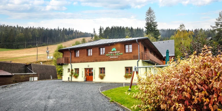 Pobyt v srdci Jeseníků až pro 8 osob: snídaně či polopenze, sauna, možnost vířivky i masáže