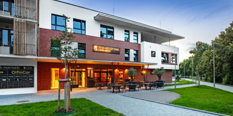 Pobyt v Hradci Králové: 3* hotel v tenisovém resortu vč. snídaně i sauny či 3chodové večeře