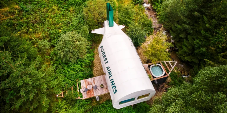 Zážitkový glamping v letadle ve Slovenském ráji se saunou či vířivkou