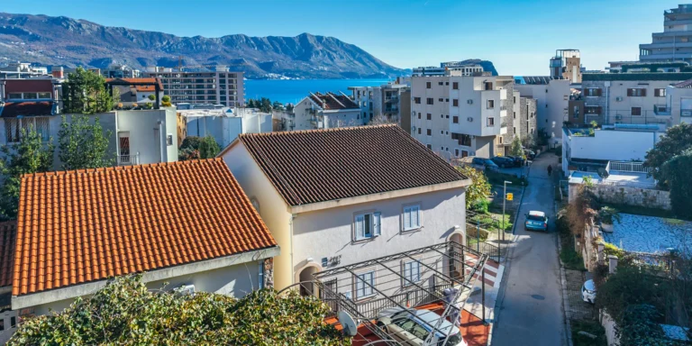 Apartmány v Budvě: 5 minut pěšky od centra a 10 minut od vyhlášené pláže