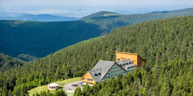 Ubytování v hotelu pod vrcholem Pradědu: snídaně či polopenze i wellness