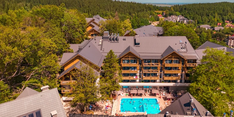 Resort v polských Jizerkách: snídaně či polopenze, wellness, aquapark i možnost apartmánu s privátní saunou