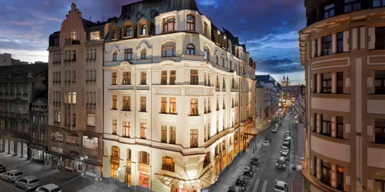 Luxusní hotel u Václavského náměstí: přepychové pokoje, snídaně, parkování i pozdní check-out