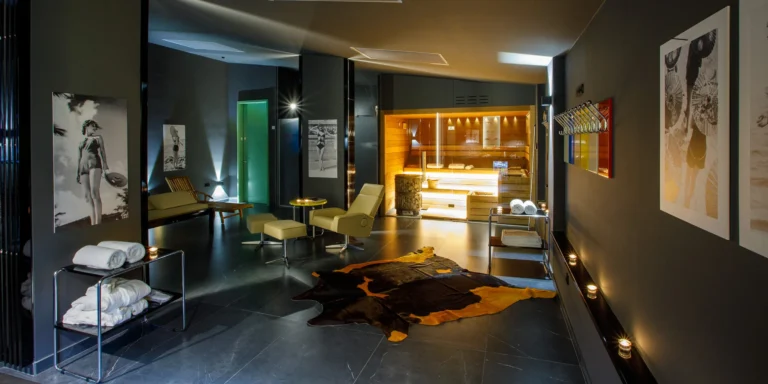 Unikátní ubytování na východě Čech: zrenovovaný hotel, 4 designové pokoje, snídaně i privátní wellness