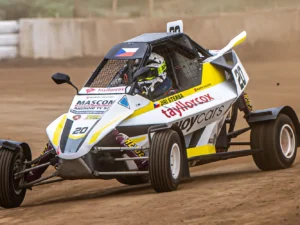 Jízda ve speciální závodní buggy Kartcross na 4 tratích po celé ČR i s certifikátem, záznamem a občerstvením