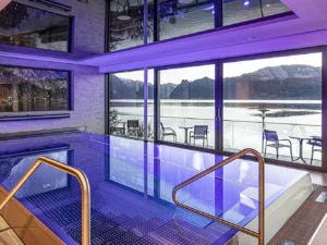 Solná komora a Traunsee: hotel přímo u jezera, neomezený wellness i snídaně