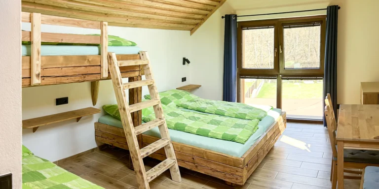 Vyšší Brod: apartmány až pro 7 osob, vč. kuchyně a zahrady s ohništěm, 9 km od Lipna