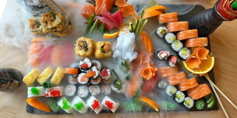 Sushi sety v nové asijské restauraci: 38–76 ks, losos, tuňák, avokádo i smažené krevety